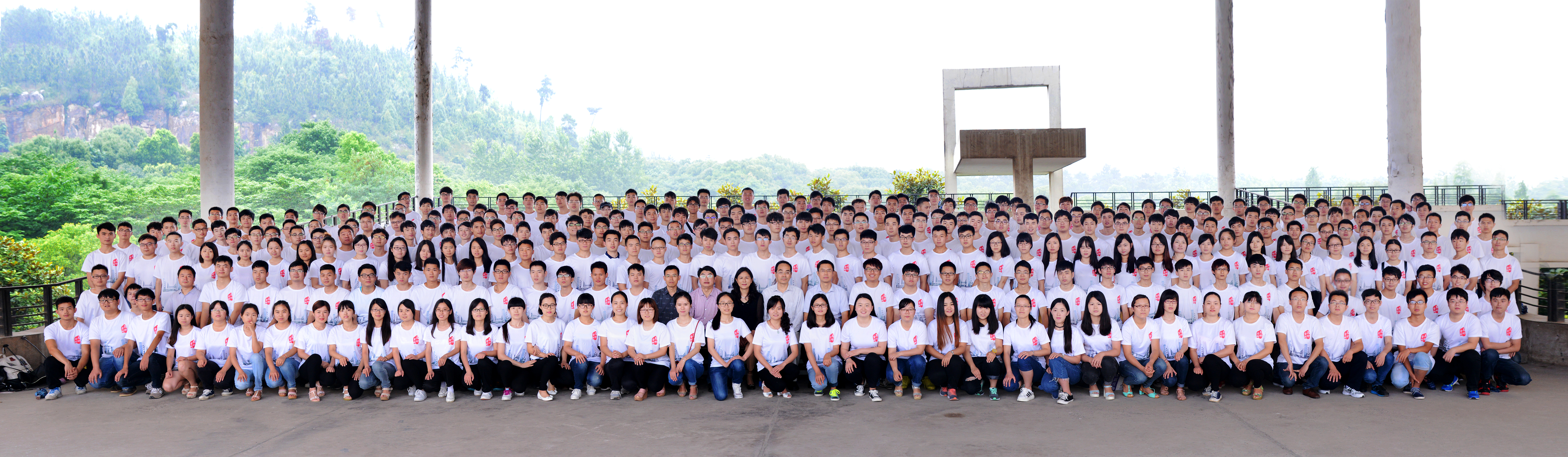 日本动漫
2016届毕业生合影